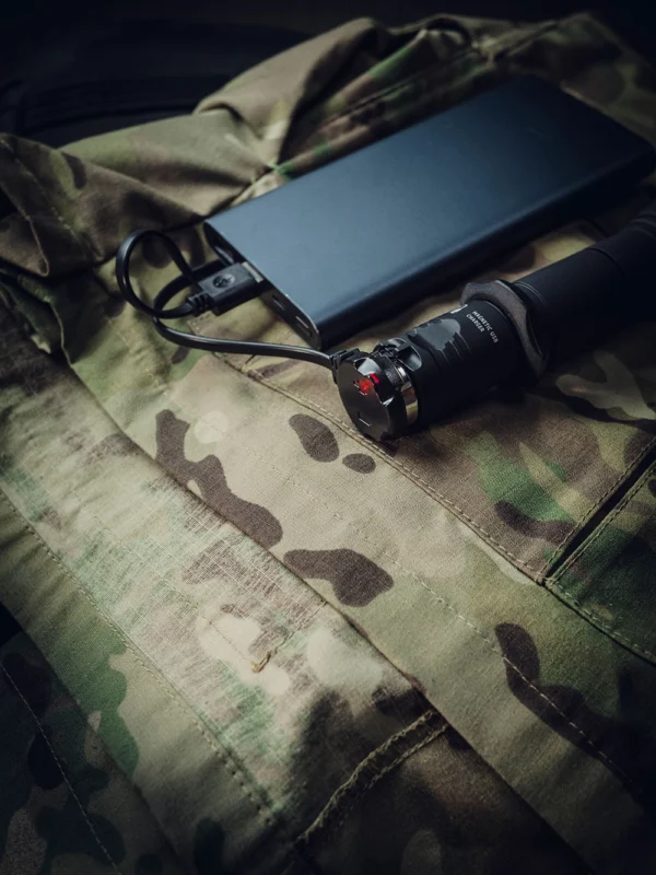 Lampe tactique ARMYTEK C2 PRO - REDCORE S.A.S