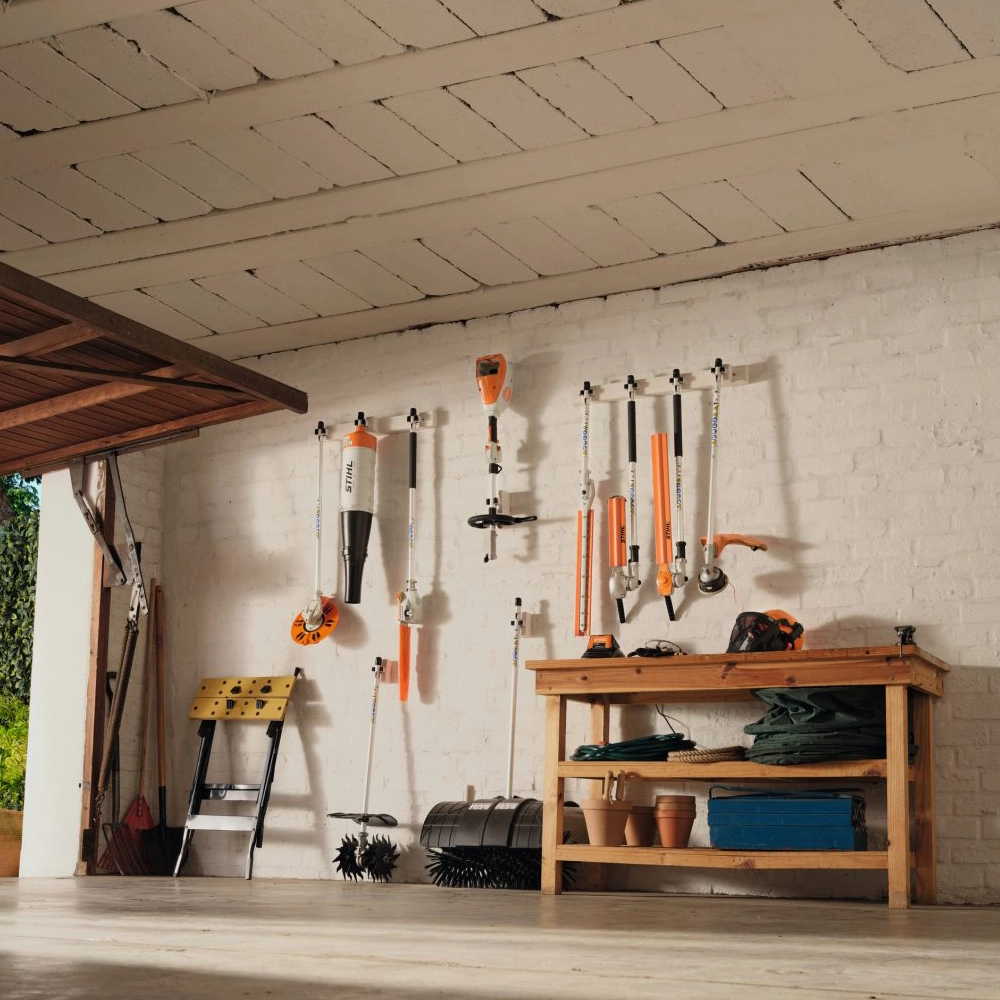 stihl KMA 80 R kombimaskine i funktion 2