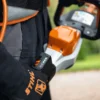 Stihl HSA 130 R hækkeklipper i funktion 2